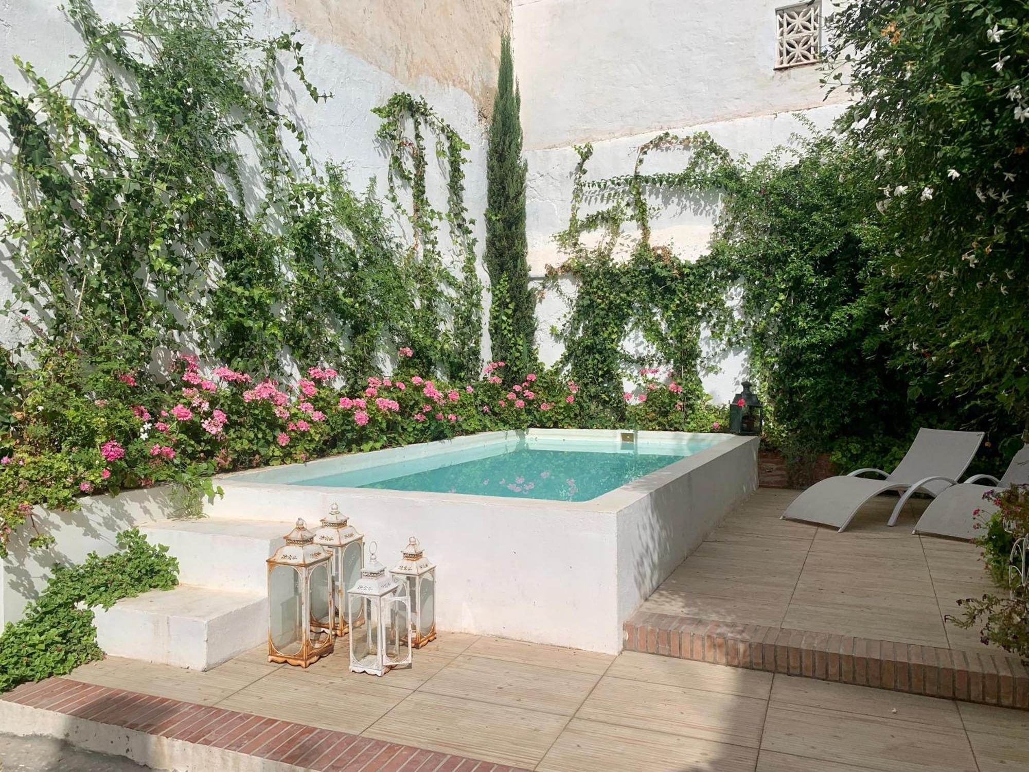 Patios Del Agua *